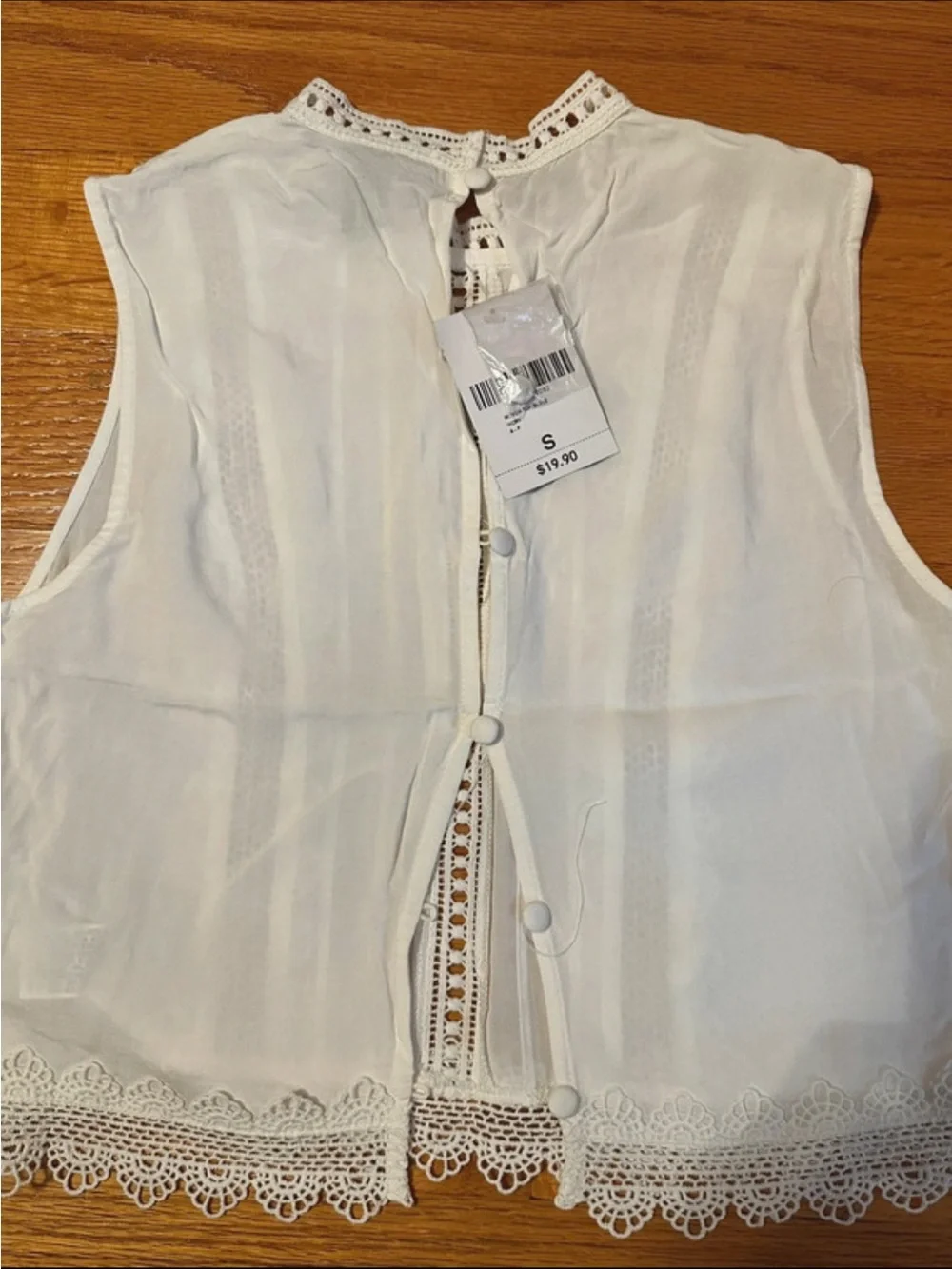 White Lace Trim Sleeveless Top & Black Pleated skort by hollister.